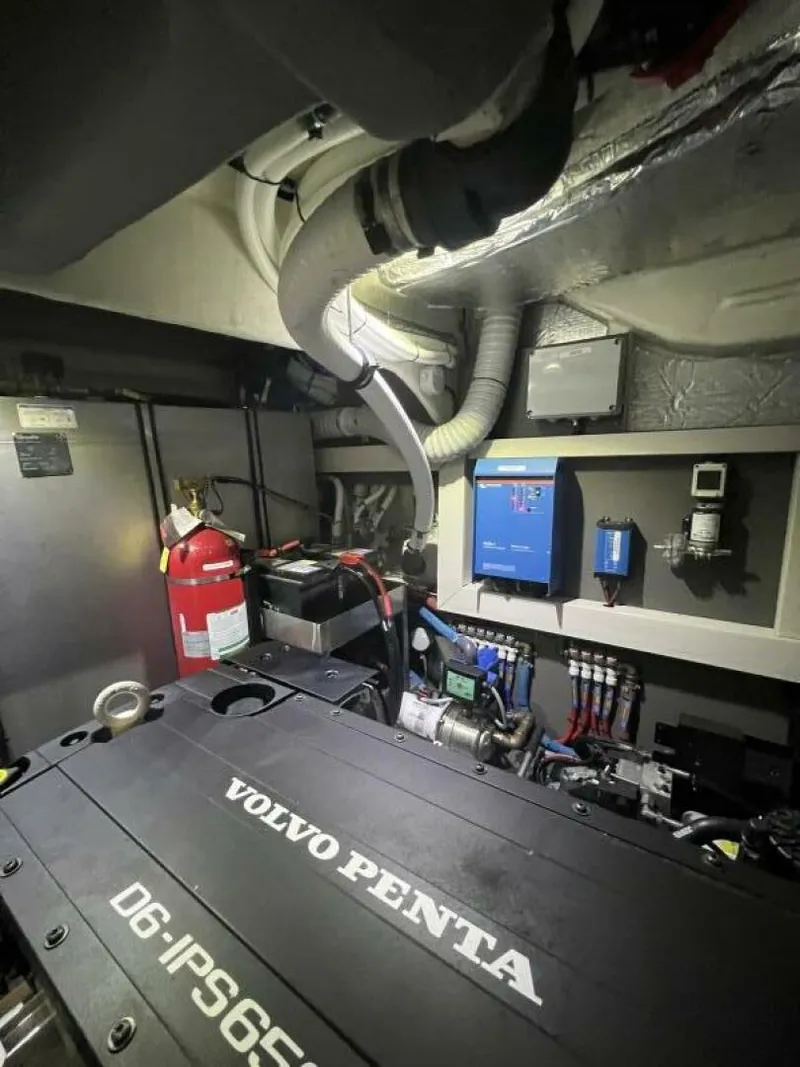 Slide: The Image of Absolute 48 Navetta 2023 - 5907243