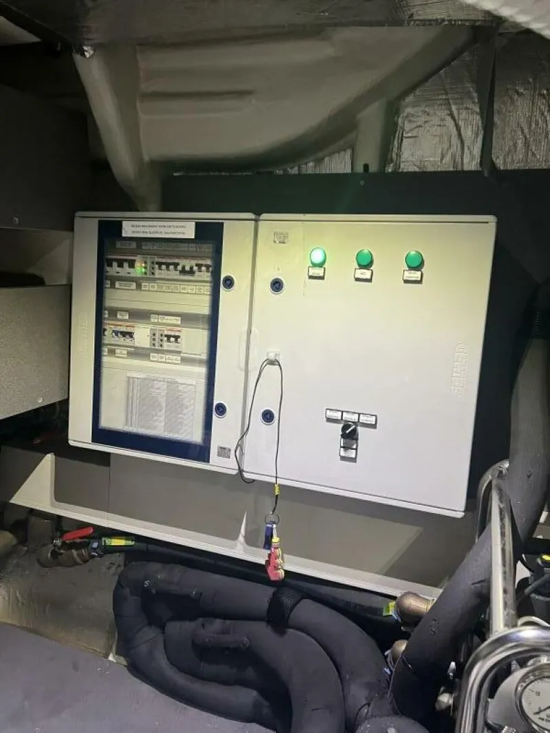 Slide: The Image of Absolute 48 Navetta 2023 - 5907248