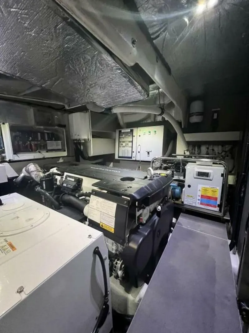 Slide: The Image of Absolute 48 Navetta 2023 - 5907255