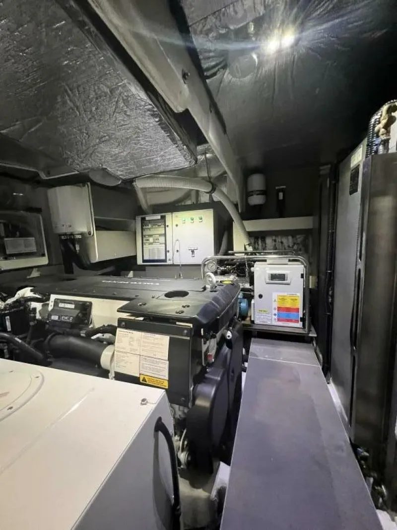 Slide: The Image of Absolute 48 Navetta 2023 - 5907260