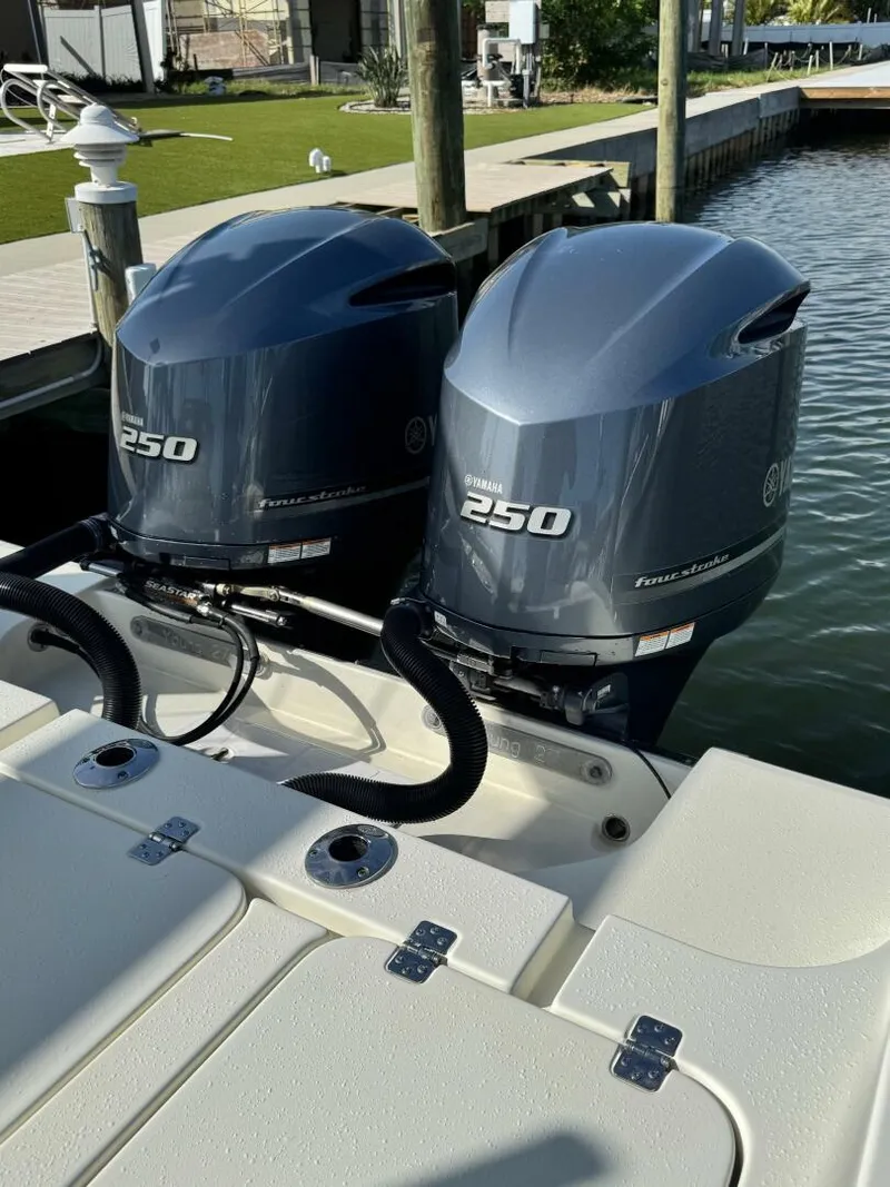 Slide: The Image of 2018 Young Boats 27 - Engines - 5908088