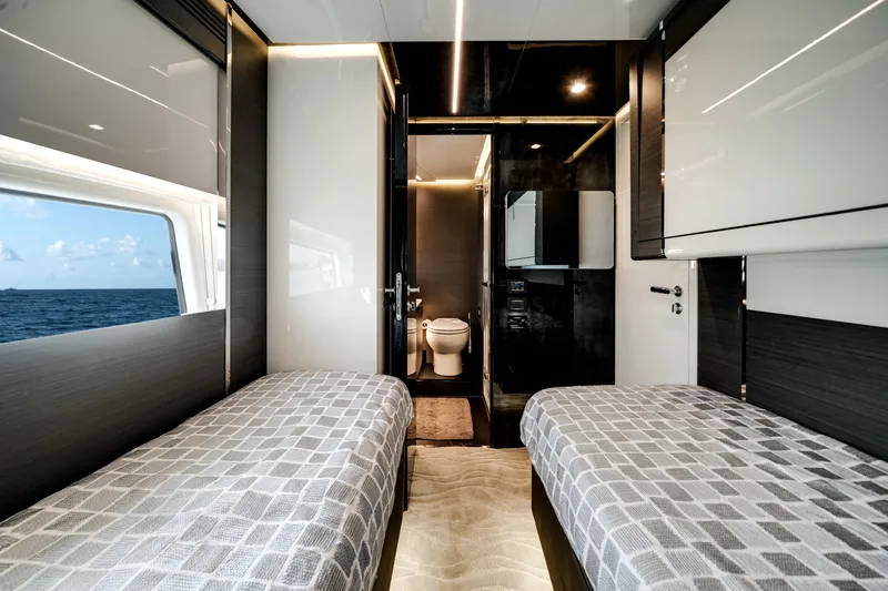 Slide: The Image of Azimut S8 2020 - 5907757