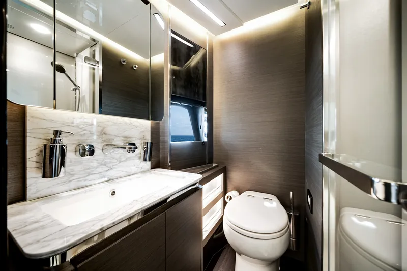 Slide: The Image of Azimut S8 2020 - 5907759