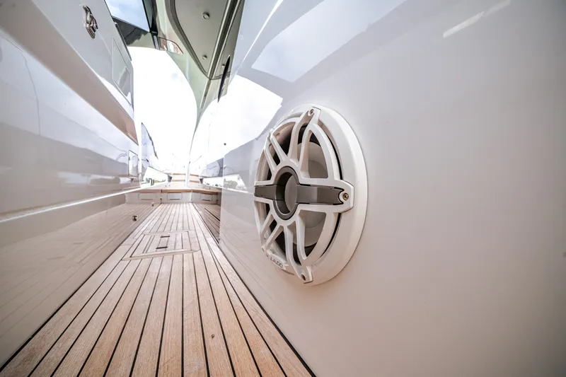 Slide: The Image of Azimut S8 2020 - 5907763