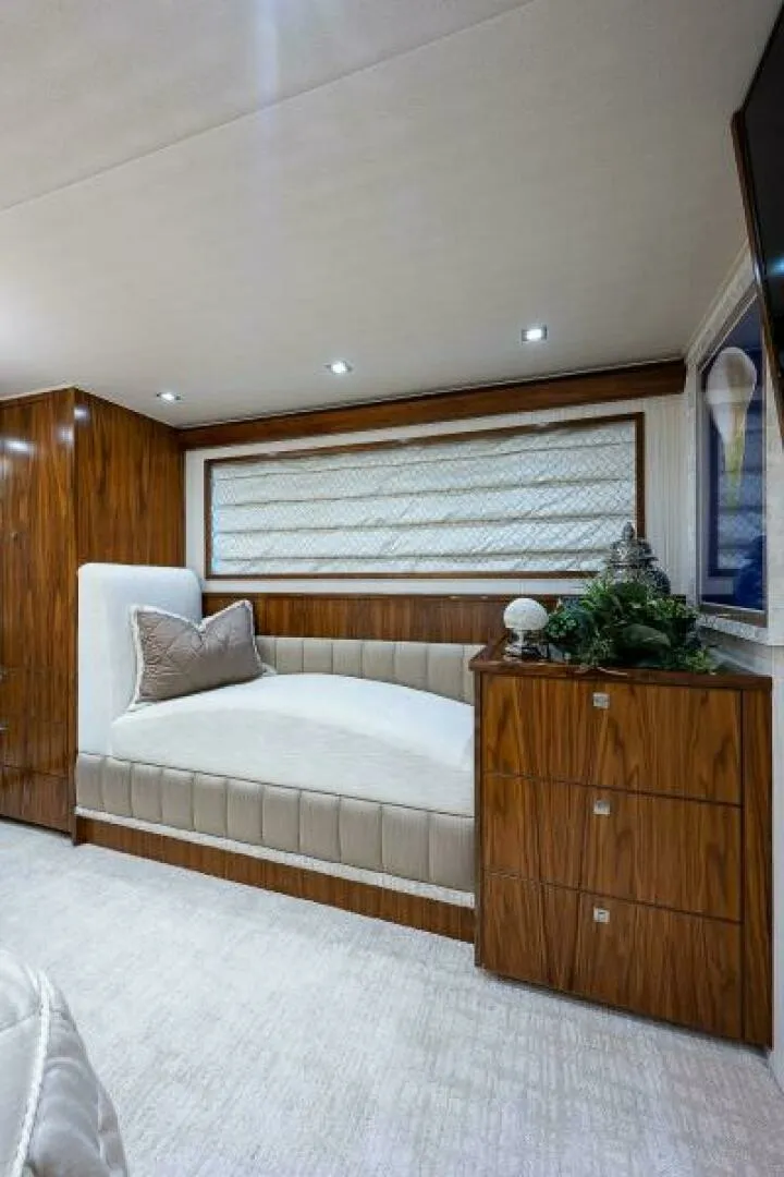 Slide: The Image of Master Stateroom 2017 Viking 75 Motoryacht MIRAGE - 7650659