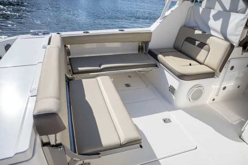 Slide: The Image of Pursuit 24 JOYSEA - Cockpit 2019 Pursuit  325 Dual Console JOYSEA - 5908239