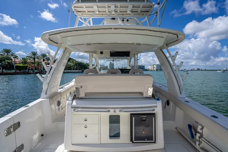 Slide: The Image of Boston Whaler 42 2016 - 5908376