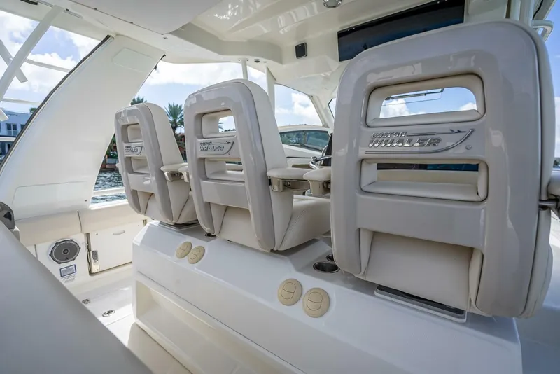 Slide: The Image of Boston Whaler 42 2016 - 5908381