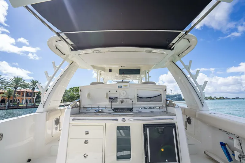 Slide: The Image of Boston Whaler 42 2016 - 5908395