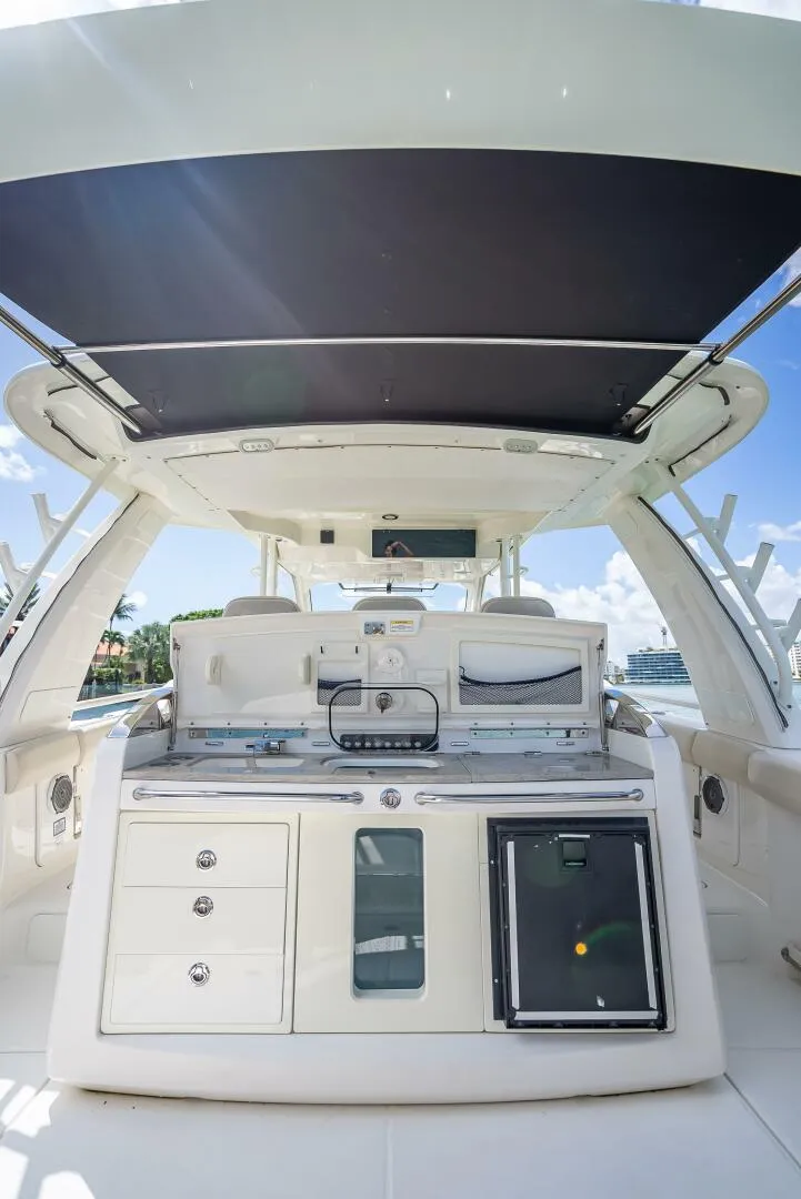 Slide: The Image of Boston Whaler 42 2016 - 5908396