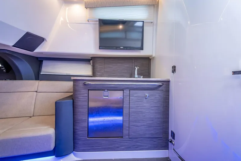 Slide: The Image of Boston Whaler 42 2016 - 5908334