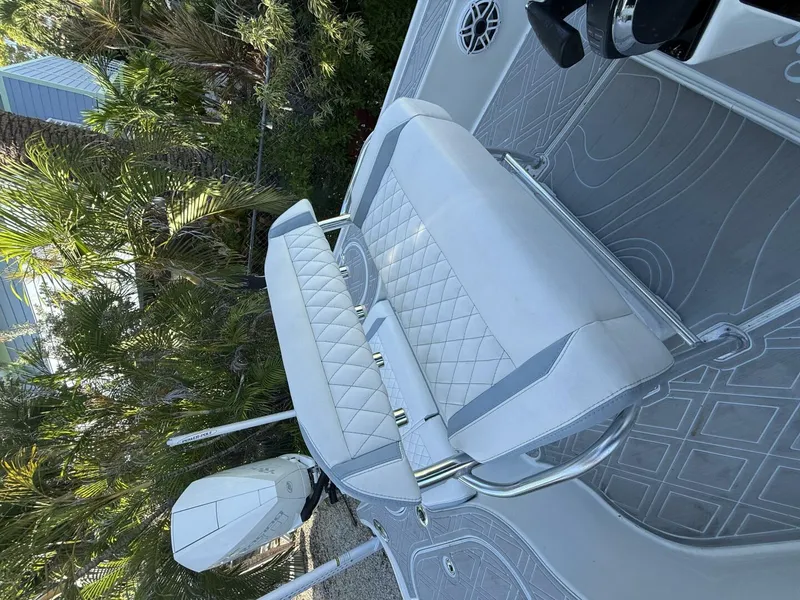 Slide: The Image of Yellowfin 24 2016 - 5908444