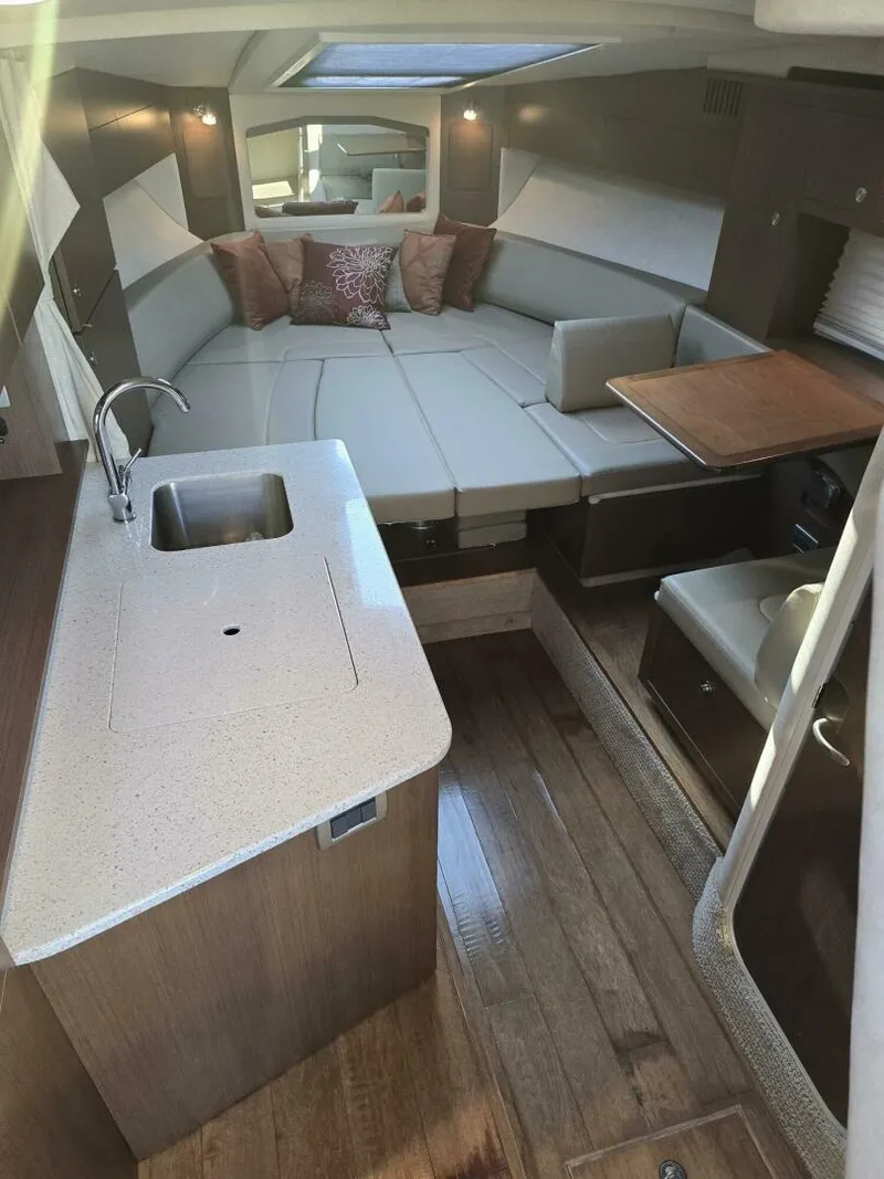 Slide: The Image of Sea Ray 31 2013 - 5908886