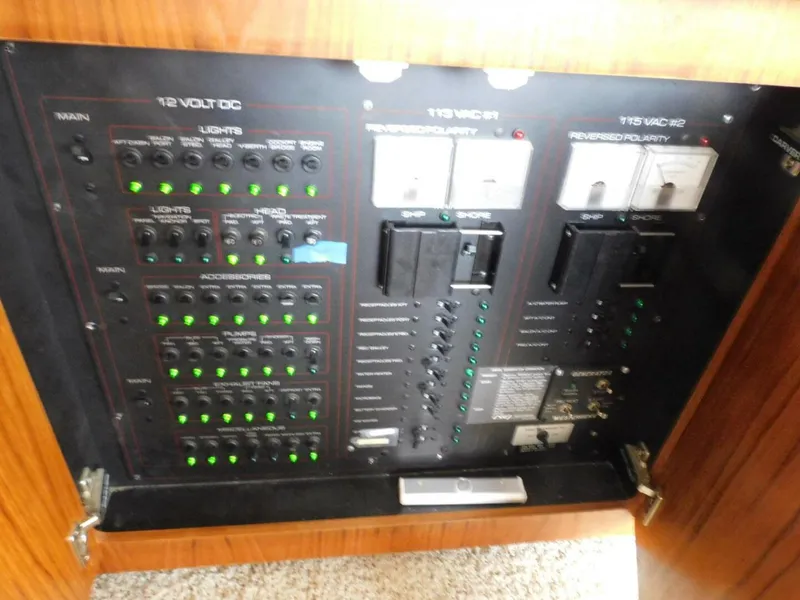 Slide: The Image of Carver 445 Aft Cabin Motor Yacht 1993 - 5908730