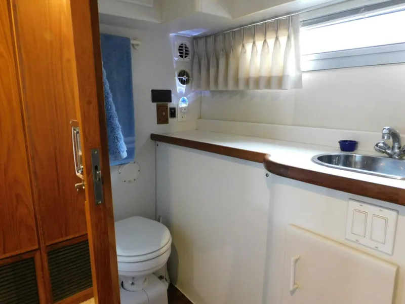 Slide: The Image of Carver 445 Aft Cabin Motor Yacht 1993 - 5908747