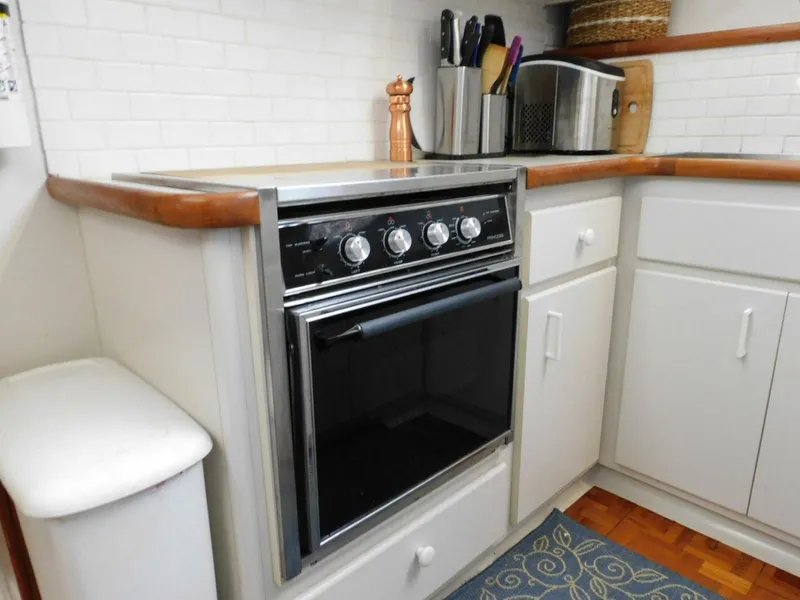 Slide: The Image of Carver Yachts 445 Aft Cabin Motor Yacht 1993 - 5908739