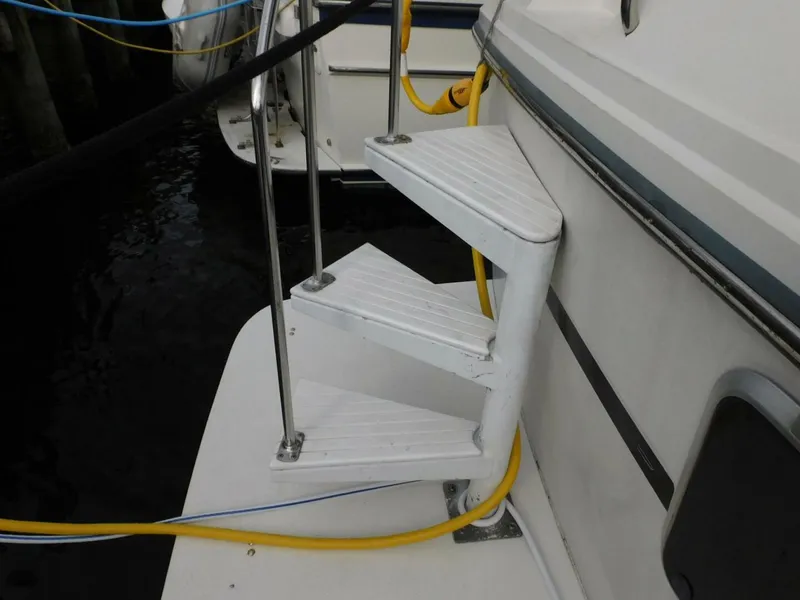 Slide: The Image of Carver Yachts 445 Aft Cabin Motor Yacht 1993 - 5908778