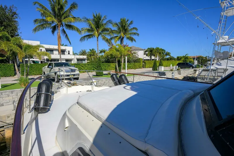 Slide: The Image of Hatteras 63 - Phantom - Bow 1987 63 Hatteras Motor Yacht - Phantom - 7651543