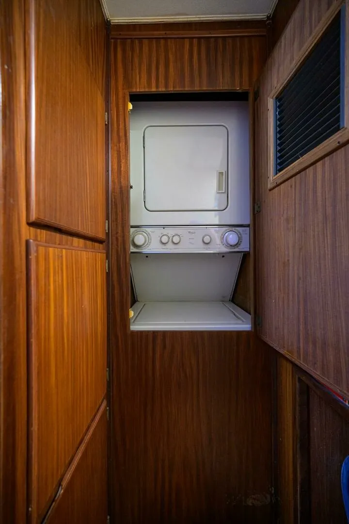 Slide: The Image of Hatteras 63 - Phantom - Washer/Dryer 1987 63 Hatteras Motor Yacht - Phantom - 7651538