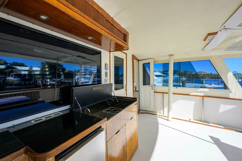 Slide: The Image of Hatteras 63 - Phantom - Aft Deck 1987 63 Hatteras Motor Yacht - Phantom - 7651542