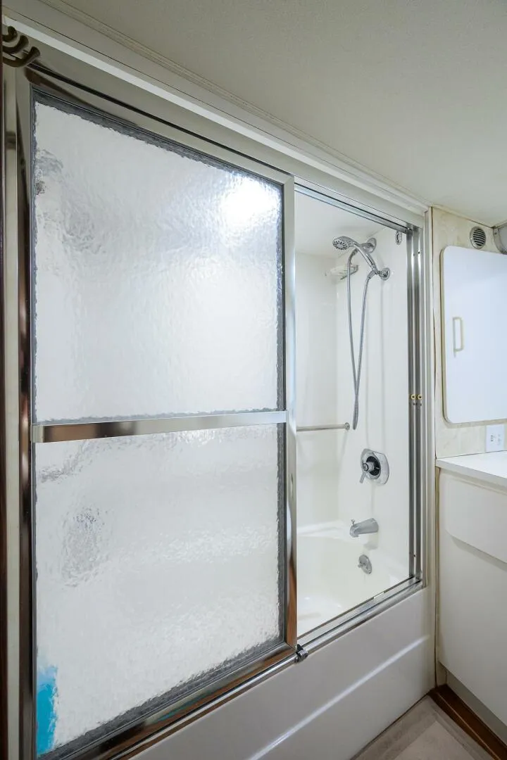 Slide: The Image of Hatteras 63 - Phantom - Head 1987 63 Hatteras Motor Yacht - Phantom - 5908819