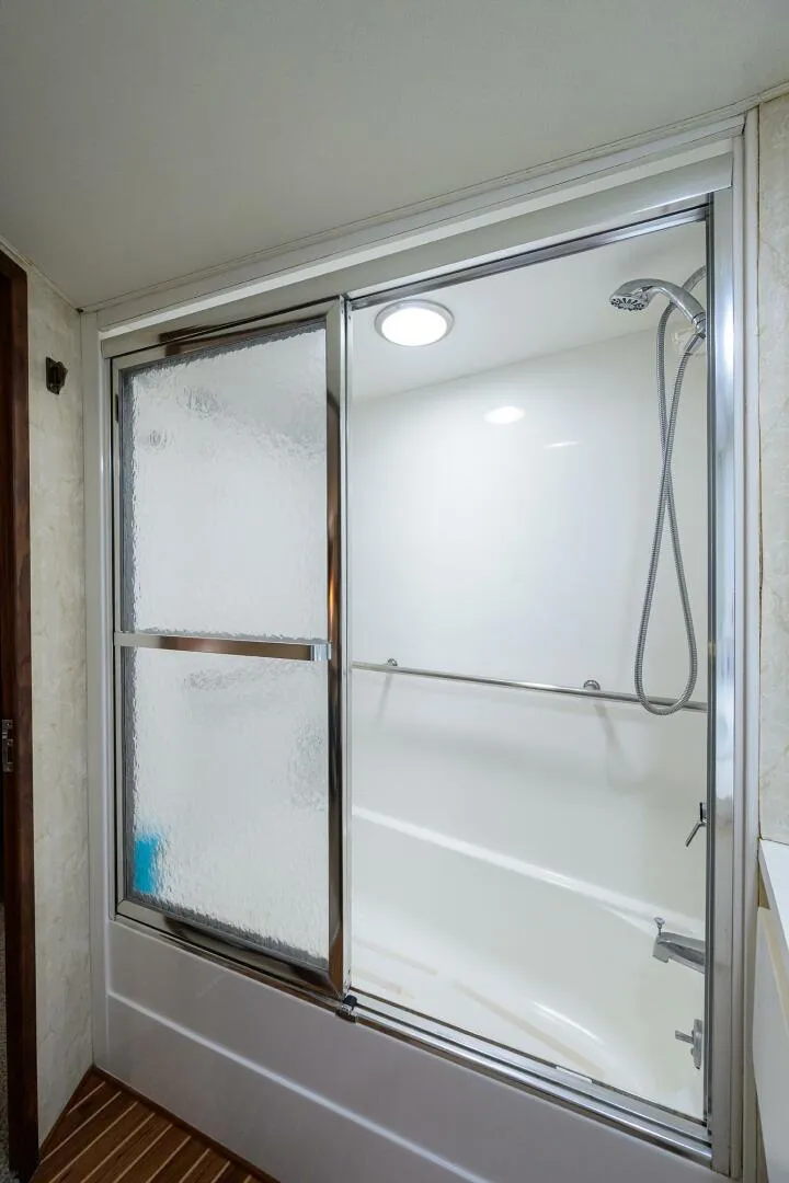 Slide: The Image of Hatteras 63 - Phantom - Head 1987 63 Hatteras Motor Yacht - Phantom - 5908820