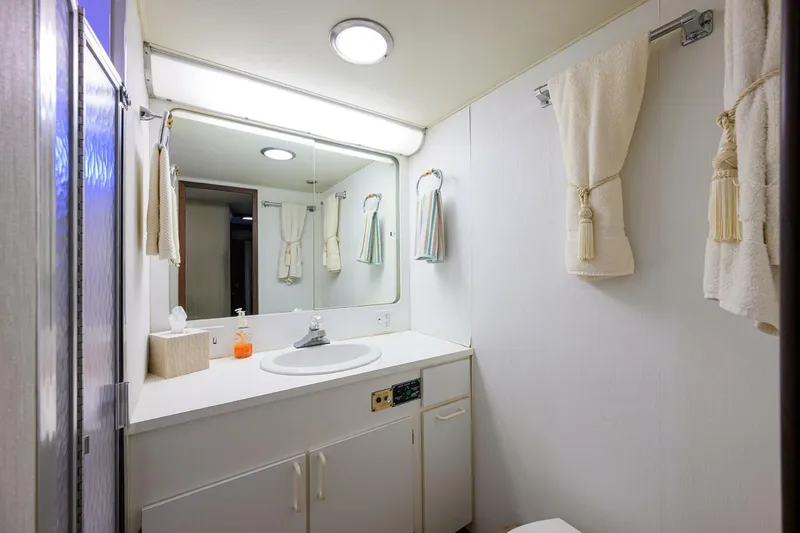 Slide: The Image of Hatteras 63 - Phantom - Head 1987 63 Hatteras Motor Yacht - Phantom - 5908827