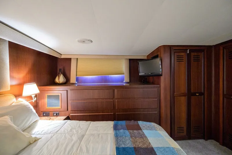 Slide: The Image of Hatteras 63 - Phantom - Master Stateroom 1987 63 Hatteras Motor Yacht - Phantom - 7651523