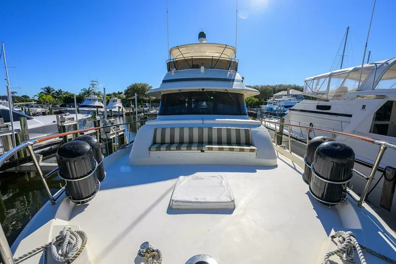 Slide: The Image of Hatteras 63 - Phantom - Bow 1987 63 Hatteras Motor Yacht - Phantom - 7651544