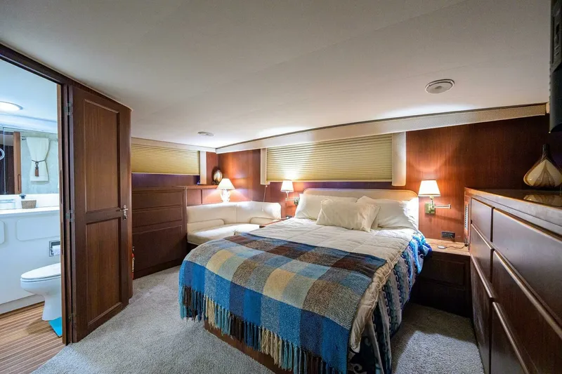 Slide: The Image of Hatteras 63 - Phantom - Master Stateroom 1987 63 Hatteras Motor Yacht - Phantom - 7651519