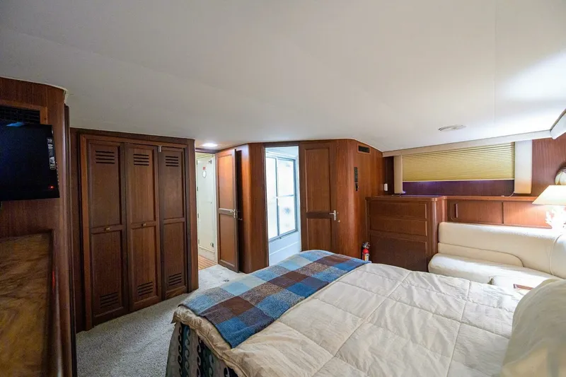Slide: The Image of Hatteras 63 - Phantom - Master Stateroom 1987 63 Hatteras Motor Yacht - Phantom - 7651522
