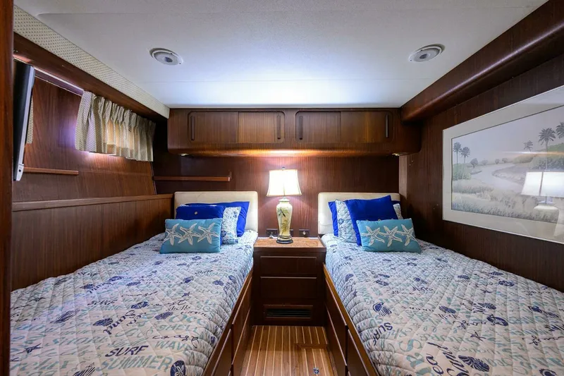 Slide: The Image of Hatteras 63 - Phantom - Guest Stateroom 1987 63 Hatteras Motor Yacht - Phantom - 7651534
