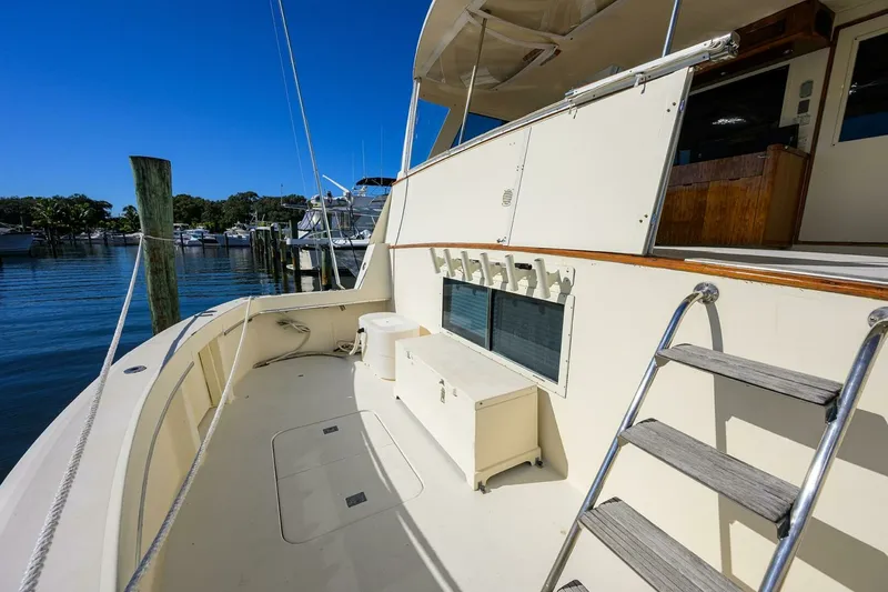 Slide: The Image of Hatteras 63 - Phantom - Cockpit 1987 63 Hatteras Motor Yacht - Phantom - 7651546