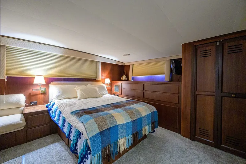 Slide: The Image of Hatteras 63 - Phantom - Master Stateroom 1987 63 Hatteras Motor Yacht - Phantom - 7651520