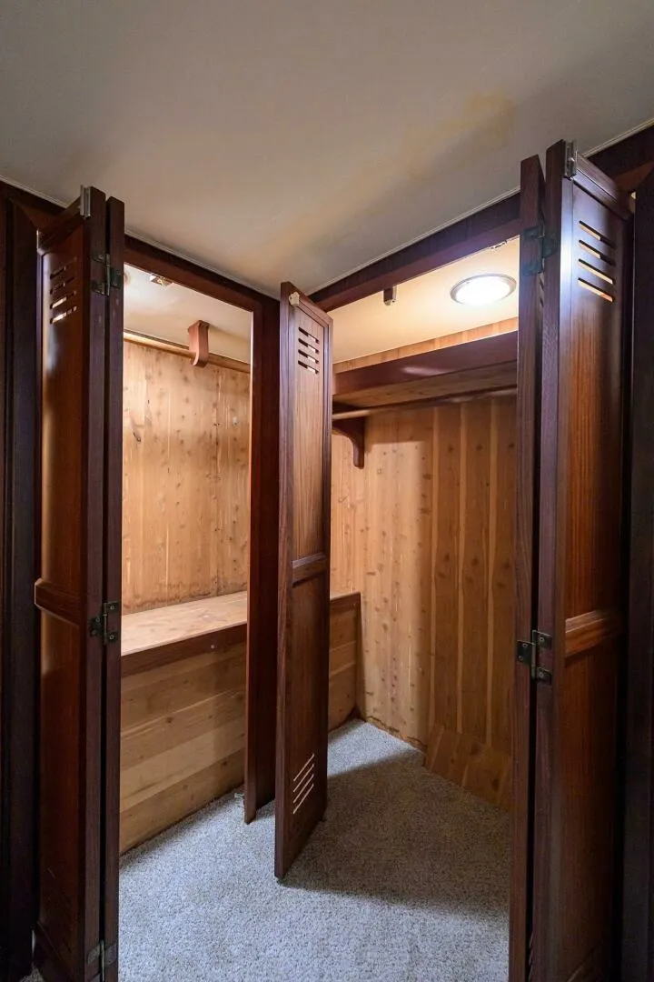 Slide: The Image of Hatteras 63 - Phantom - Closet/Storage 1987 63 Hatteras Motor Yacht - Phantom - 7651525