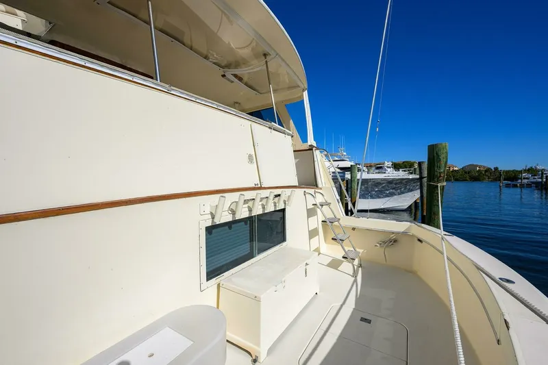 Slide: The Image of Hatteras 63 - Phantom - Cockpit 1987 63 Hatteras Motor Yacht - Phantom - 7651547