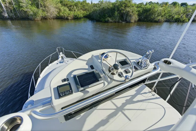 Slide: The Image of Tiara 31 Serenity- Flybridge Helm 2011 Tiara  31 Open Serenity - 7654689