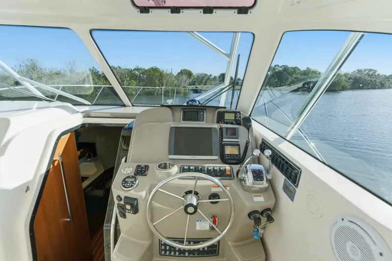 Slide: The Image of Tiara 31 Serenity- Helm 2011 Tiara  31 Open Serenity - 7654679