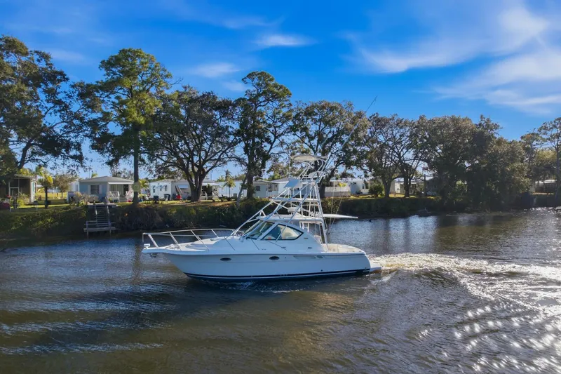 Slide: The Image of Tiara 31 Serenity- Profile 2011 Tiara  31 Open Serenity - 5910109