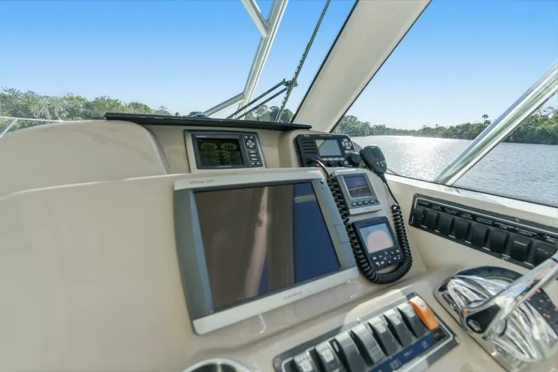 Slide: The Image of Tiara 31 Serenity- Helm 2011 Tiara  31 Open Serenity - 7654680