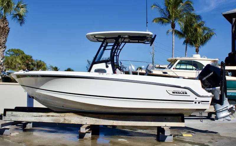 The Image of Boston Whaler 230 Outrage 2022 - 5909896