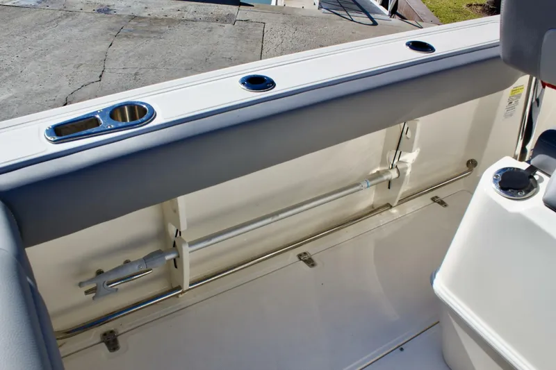 Slide: The Image of Boston Whaler 230 Outrage 2022 - 5909923
