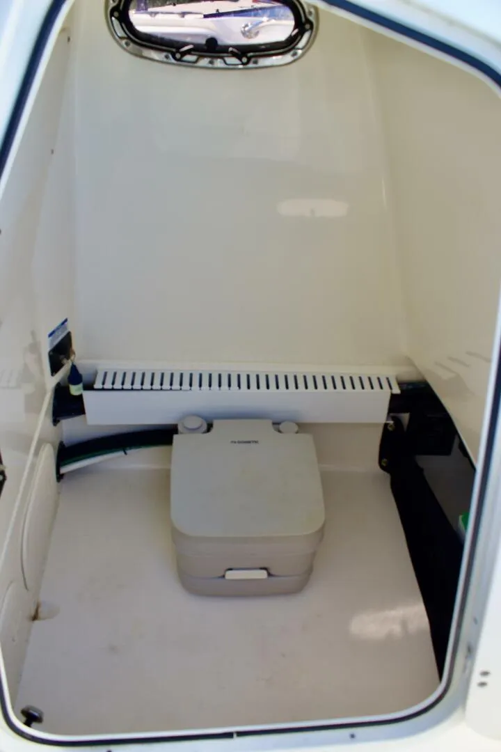 Slide: The Image of Boston Whaler 230 Outrage 2022 - 5909908