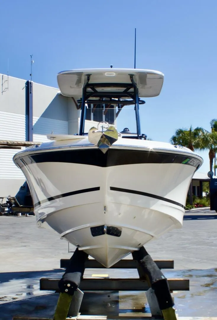 Slide: The Image of Boston Whaler 230 Outrage 2022 - 5909898