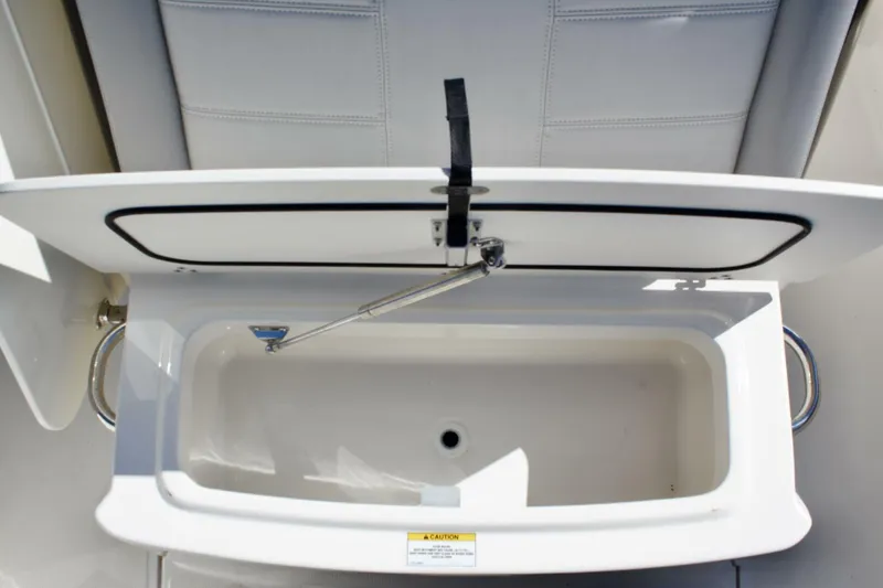 Slide: The Image of Boston Whaler 230 Outrage 2022 - 5909904