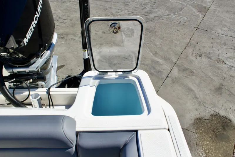 Slide: The Image of Boston Whaler 230 Outrage 2022 - 5909924