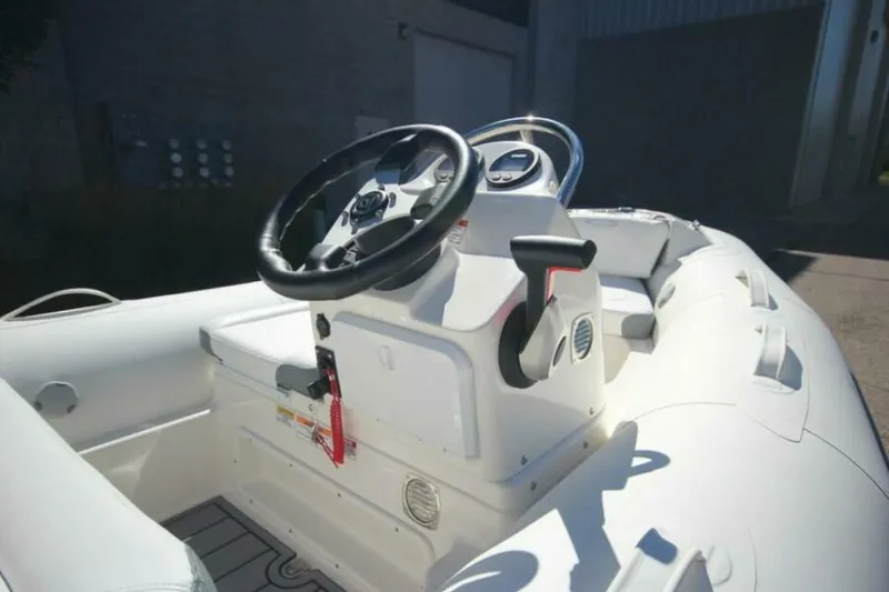 Slide: The Image of Zodiac Yachtline 360 Deluxe NEO 2026 - 5911406