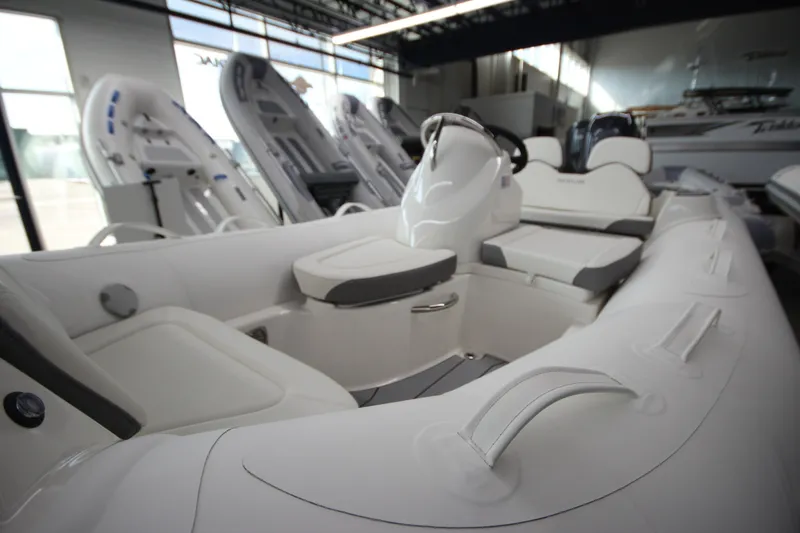 Slide: The Image of Zodiac Yachtline 400 DL NEO 2026 - 6001672