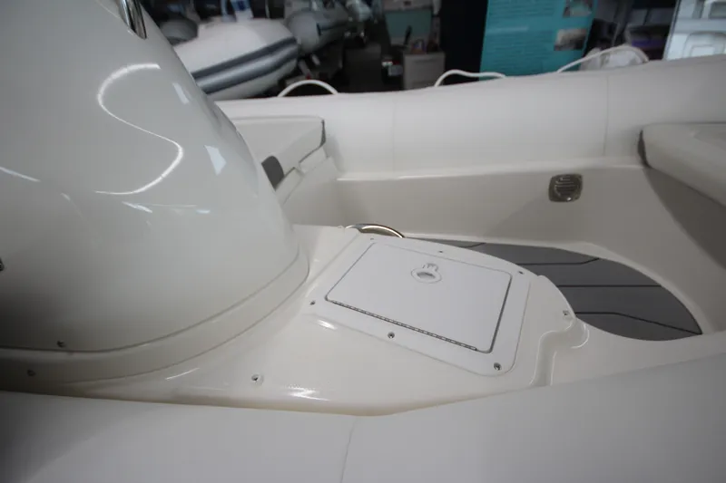 Slide: The Image of Zodiac Yachtline 400 DL NEO 2026 - 6001674