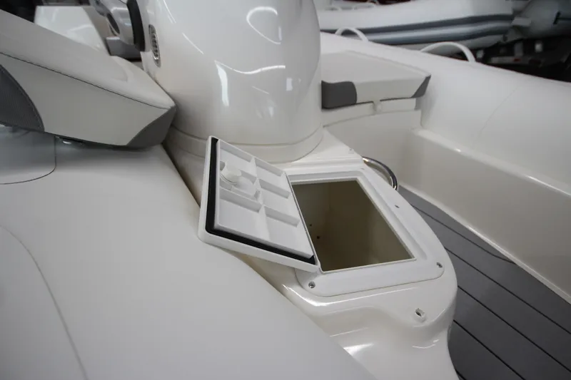 Slide: The Image of Zodiac Yachtline 400 DL NEO 2026 - 6001675
